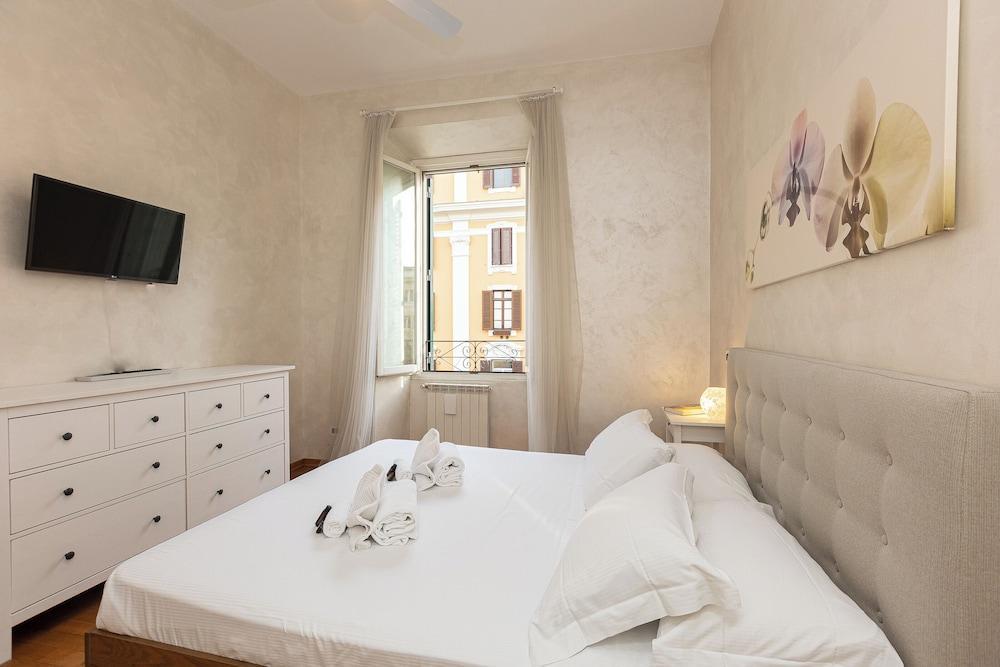 Rental in Rome Saint Peter Home - Tap to explore photos