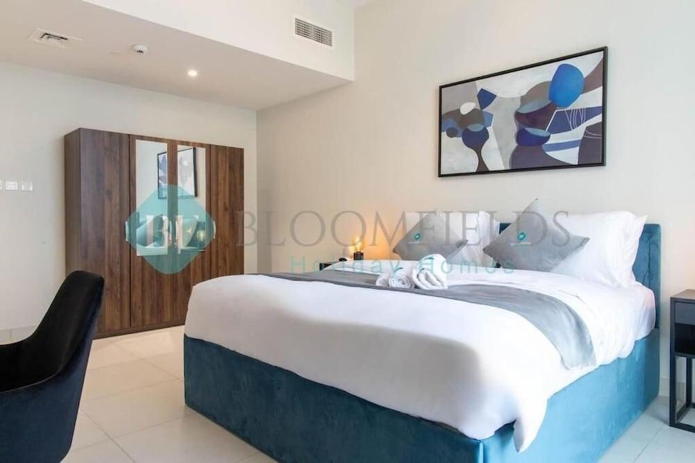 Bloomfields Elegant 1BR in Reflectio