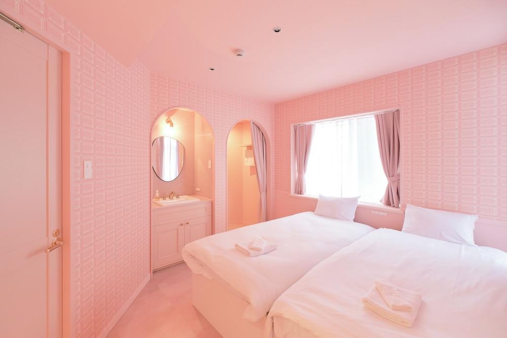 Q-ROOMS.HARAJUKU Room Type - Design Suite, 1 Bedroom, Non Smoking, Balcony