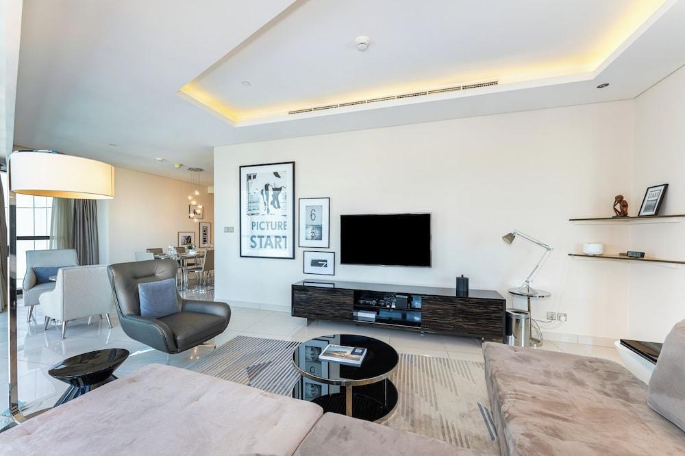 PVH - Paramount - Upscale 2BR - Tap to explore photos
