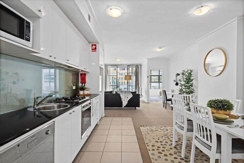 Spacious Modern Apt for 6, Next to Darling Harbour