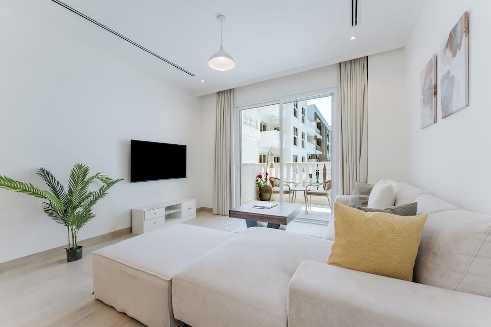 PVH - Mayas Geneva - 1BR Plus Maids Room - Tap to explore photos