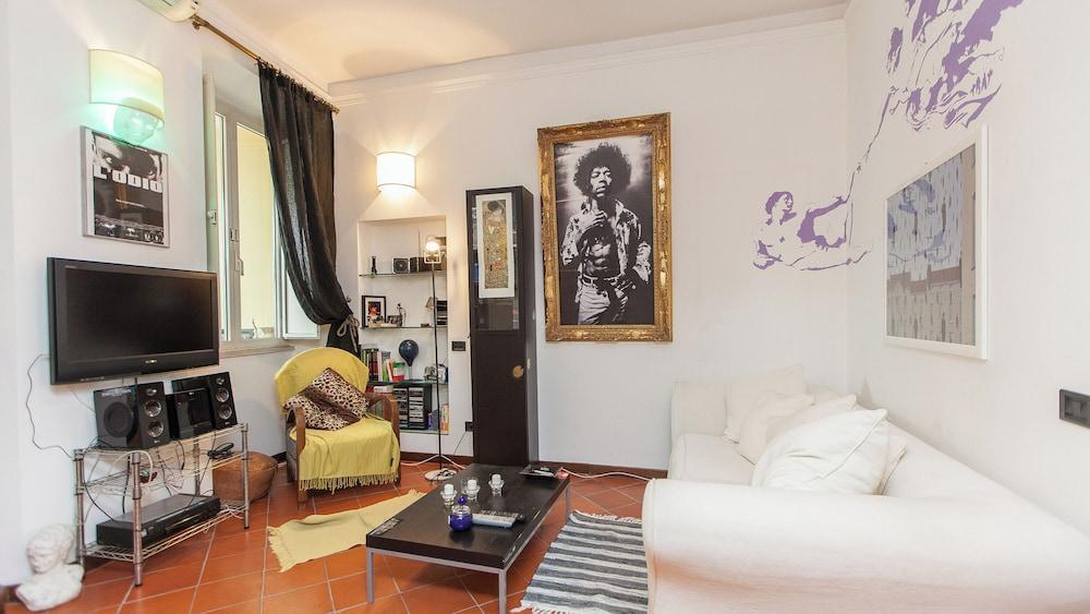 Rental in Rome Lungaretta Apartment - Tap to explore photos