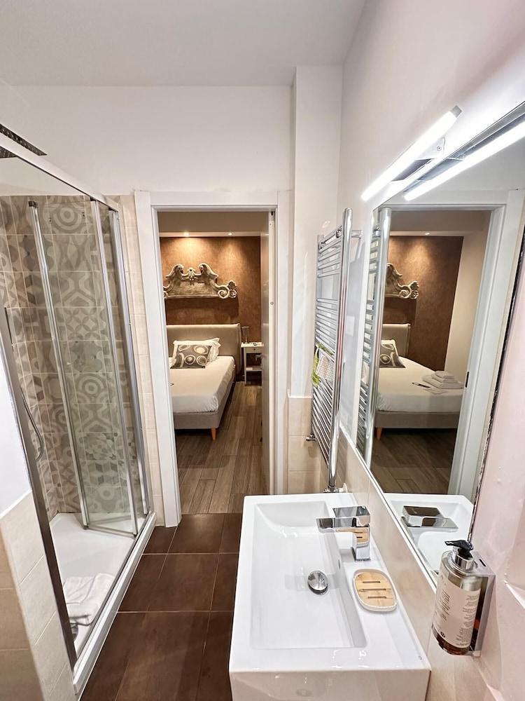 Popolo Rooms&Suites - Tap to explore photos