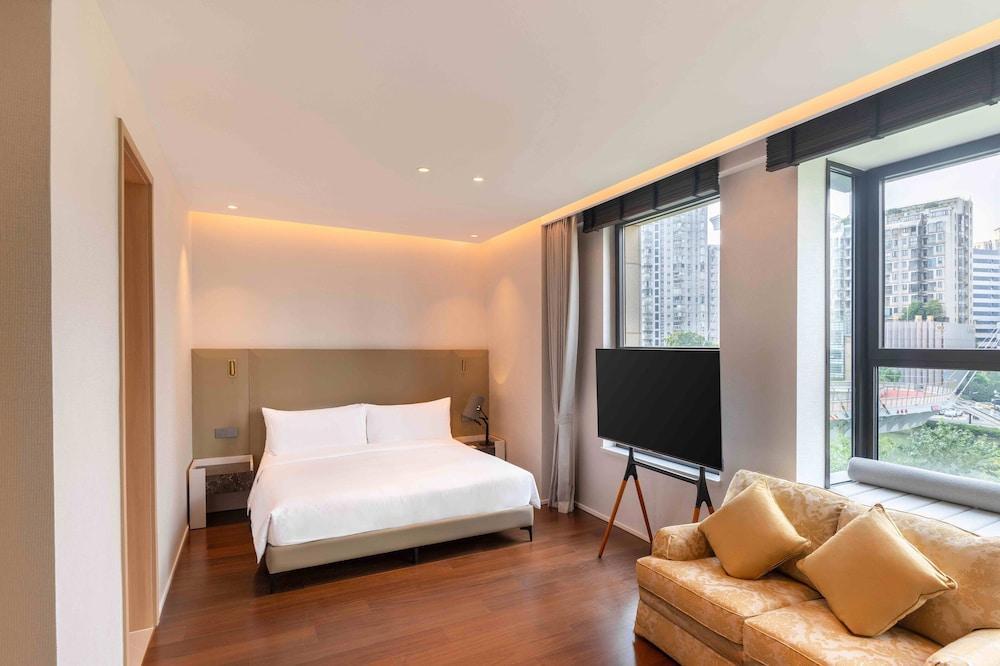 InterContinental Shanghai Jing An Ser Apt by IHG Room Type - Classic Room, 1 King Bed, Kitchenette (Suzhou Creek View)