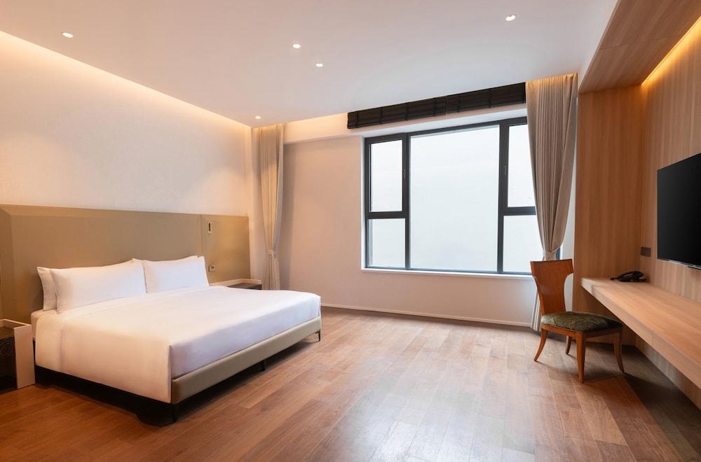 InterContinental Shanghai Jing An Ser Apt by IHG Room Type - Premium Room, 1 King Bed, Kitchen (Dining)