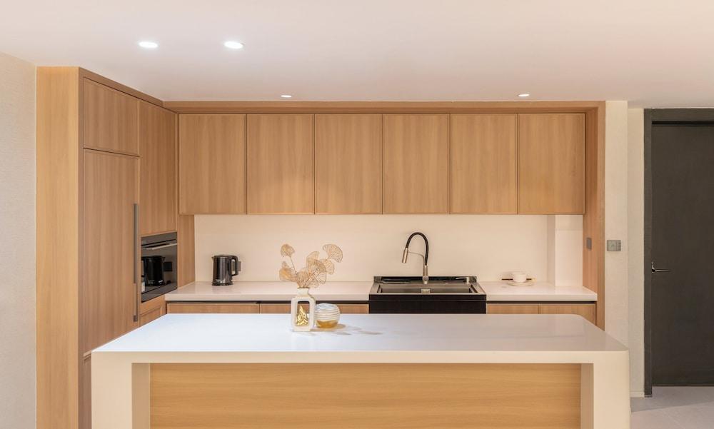 InterContinental Shanghai Jing An Ser Apt by IHG Room Type - Premium Room, 1 King Bed, Terrace (Dining, Kitchen)
