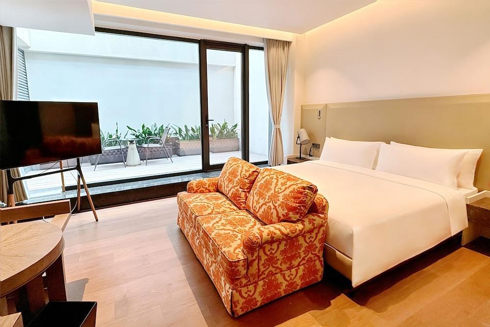 InterContinental Shanghai Jing An Ser Apt by IHG Room Type - Premium Room, 1 King Bed, Terrace (Dining, Kitchen)