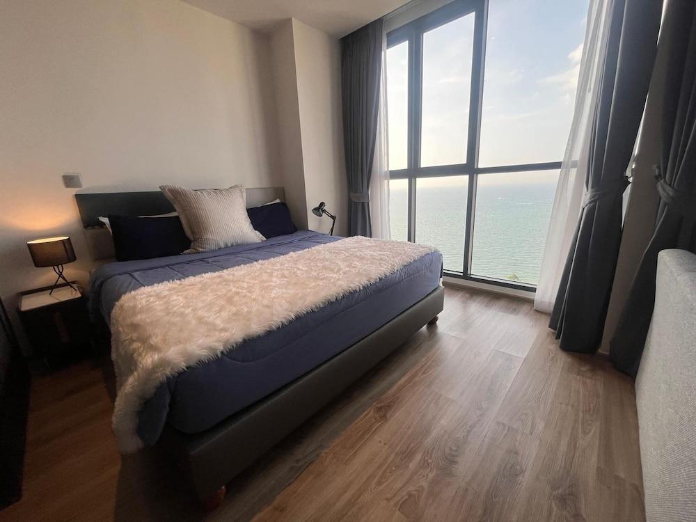 Sea View Beach Front - Rare Gem At Pattaya Room Type - Condo, 1 Bedroom, Accessible, Smoking