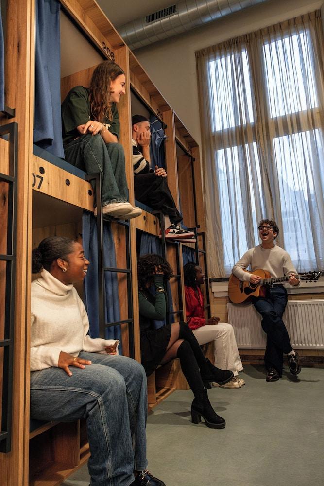 Shelter City Amsterdam Room Type - POD FOR 1 IN SHARED MIXED DORM WITH 28 PODS
