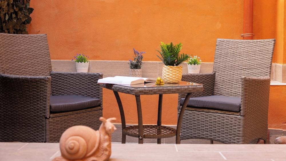 Rental in Rome Gregoriana Apartment - Tap to explore photos