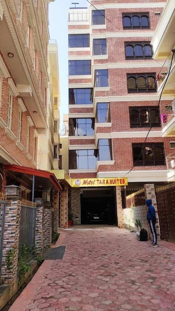 Hotel Tara Suites
