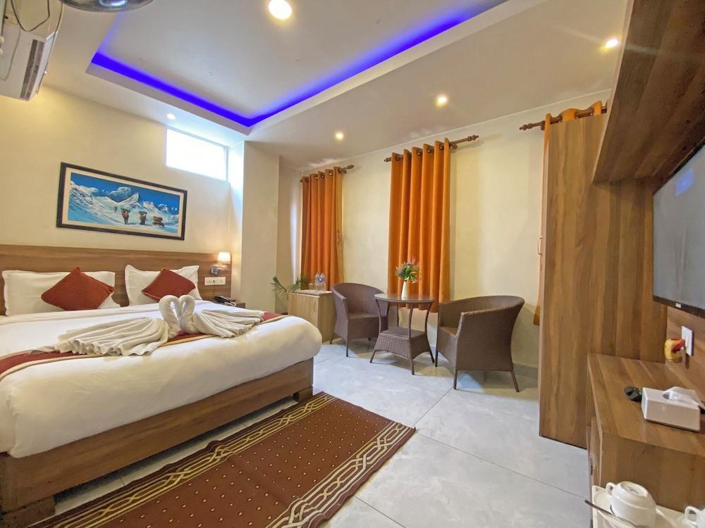 Hotel Tara Suites Room Type - Deluxe Double Room, City View