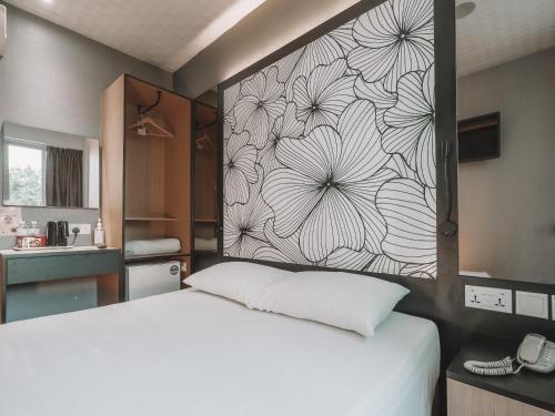Amrise Hotel Geylang, 11Hrs Stay from 10PM to 9AM Room Type - Deluxe Double or Twin