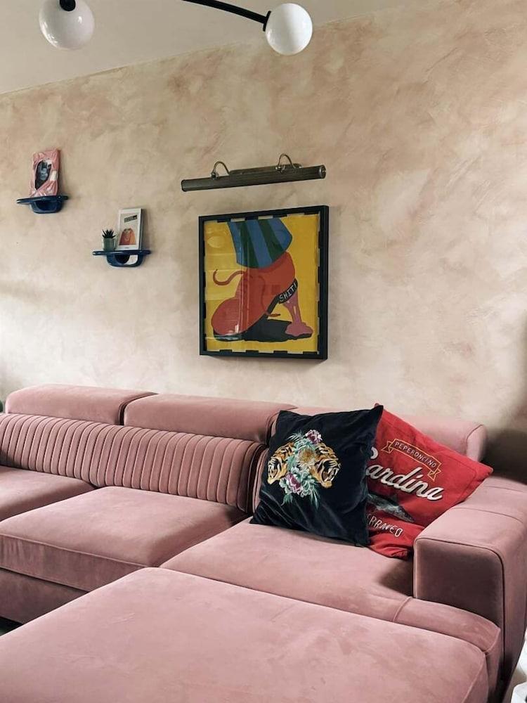 Peaceful Unique Maisonette in Central London - Tap to explore photos