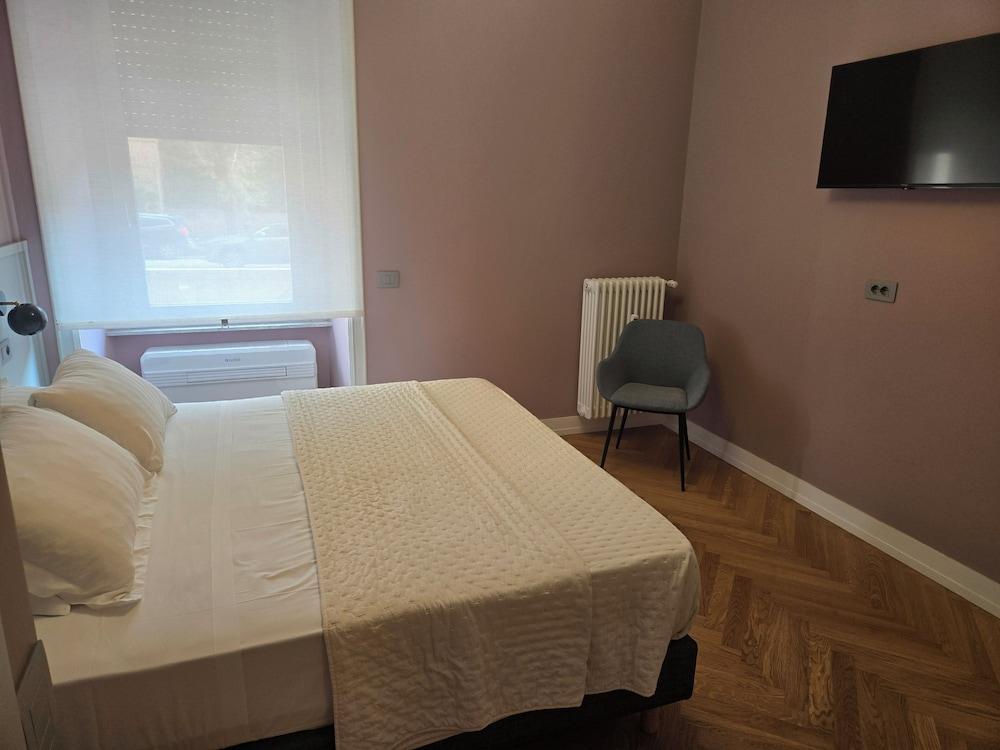 Pepe's Place - Guesthouse Manzoni Room Type - Superior Double Room