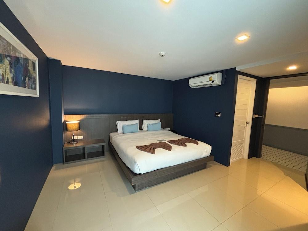 The Seens Hotel Room Type - Deluxe Double Room, 1 King Bed, Non Smoking, No Windows The Seens Hotel Room Type - Deluxe Double Room, 1 King Bed, Non Smoking, No Windows