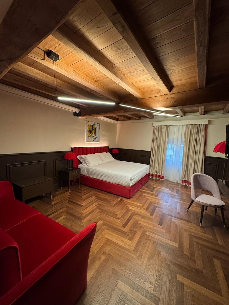 Palazzo Gambirasi Luxury Suite Roma Room Type - Premium Quadrupla