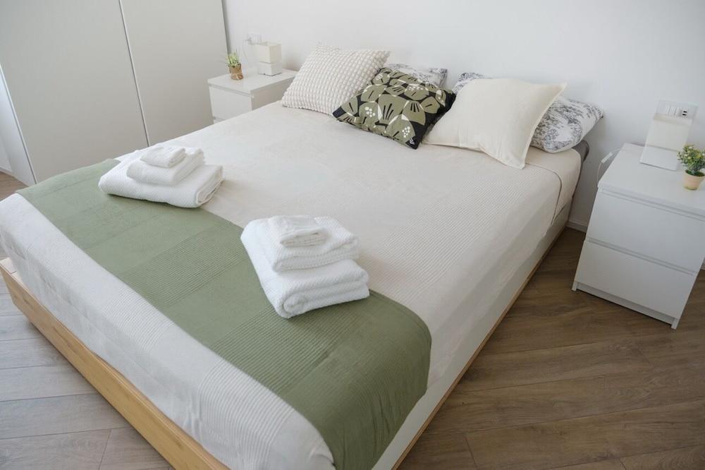 Rome Urban Retreat - ChiacchioProperty - Tap to explore photos