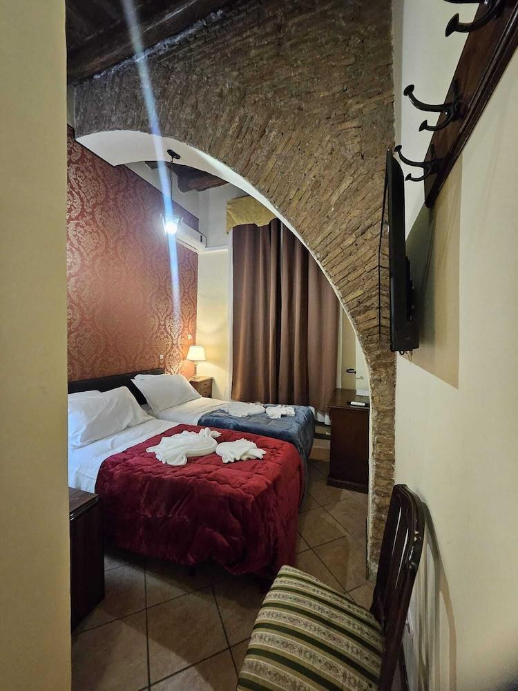 Hotel Giubileo Room Type - Deluxe Triple Room