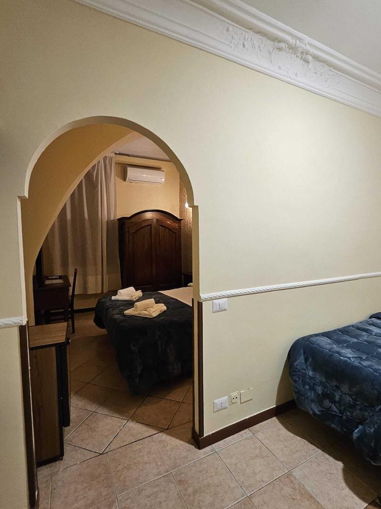 Hotel Giubileo Room Type - Deluxe Quadruple Room