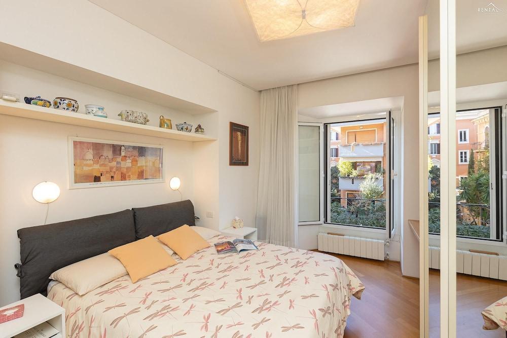 Rental in Rome San Gioacchino View Apartment - Tap to explore photos