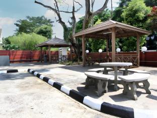 Coliwoo Hotel Pasir Panjang - Tap to explore photos