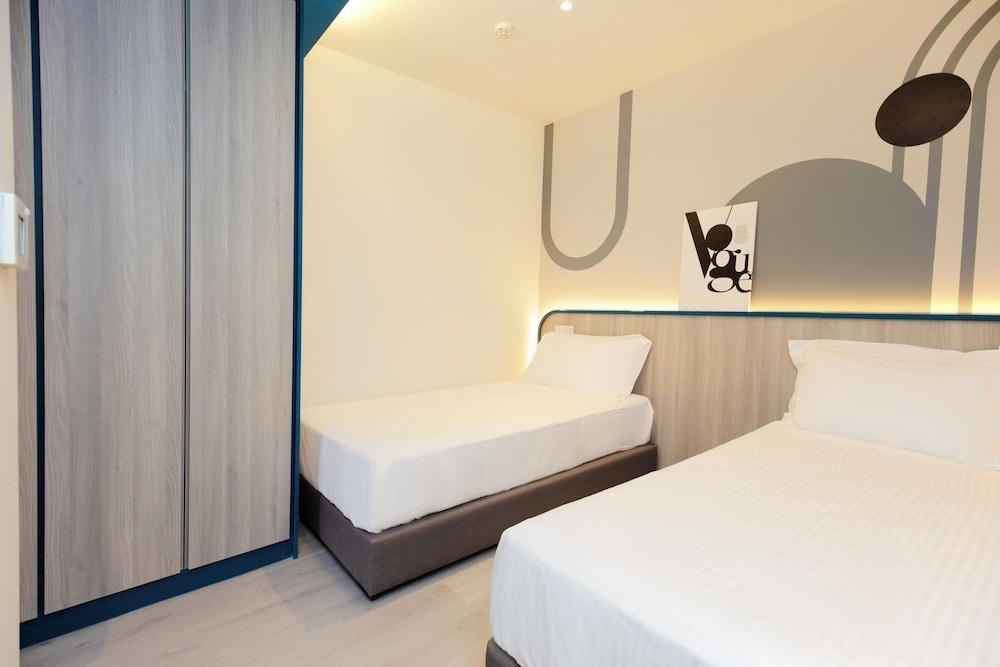 Coliwoo Hotel Pasir Panjang Room Type - Superior Twin Room