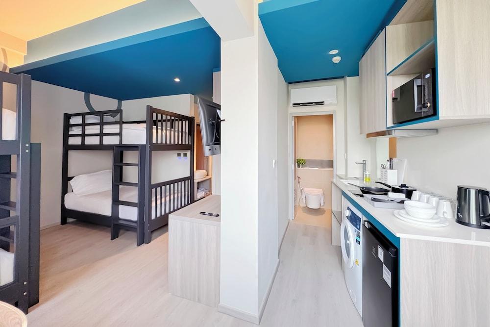 Coliwoo Hotel Pasir Panjang Room Type - Family Quadruple Room