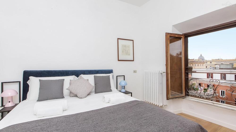 Rental in Rome Giulio Cesare Penthouse Room Type - Apartment