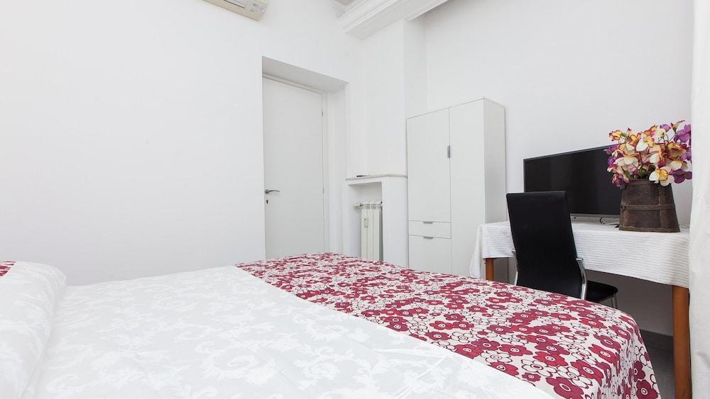Rental in Rome Quattro Venti Terrace Apartment - Tap to explore photos