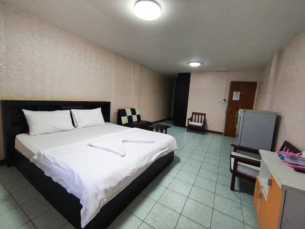 Magnifico INN Pattaya Room Type - Deluxe Double Room, 1 Bedroom, Balcony, City View Magnifico INN Pattaya Room Type - Deluxe Double Room, 1 Bedroom, Balcony, City View