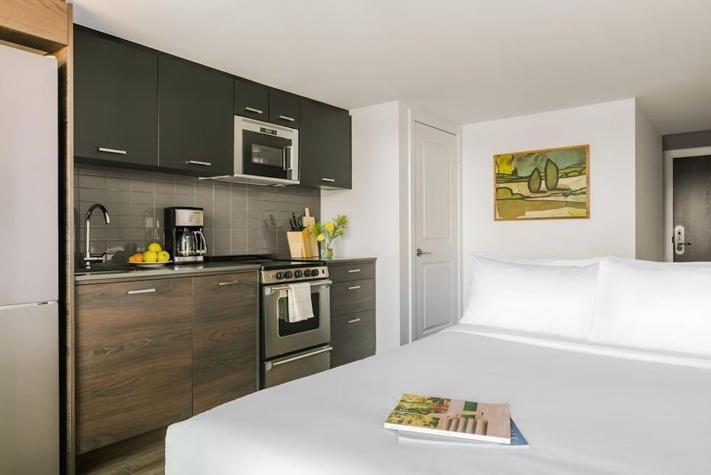 Nester Finn West Queen West Room Type - Standard Studio, Balcony