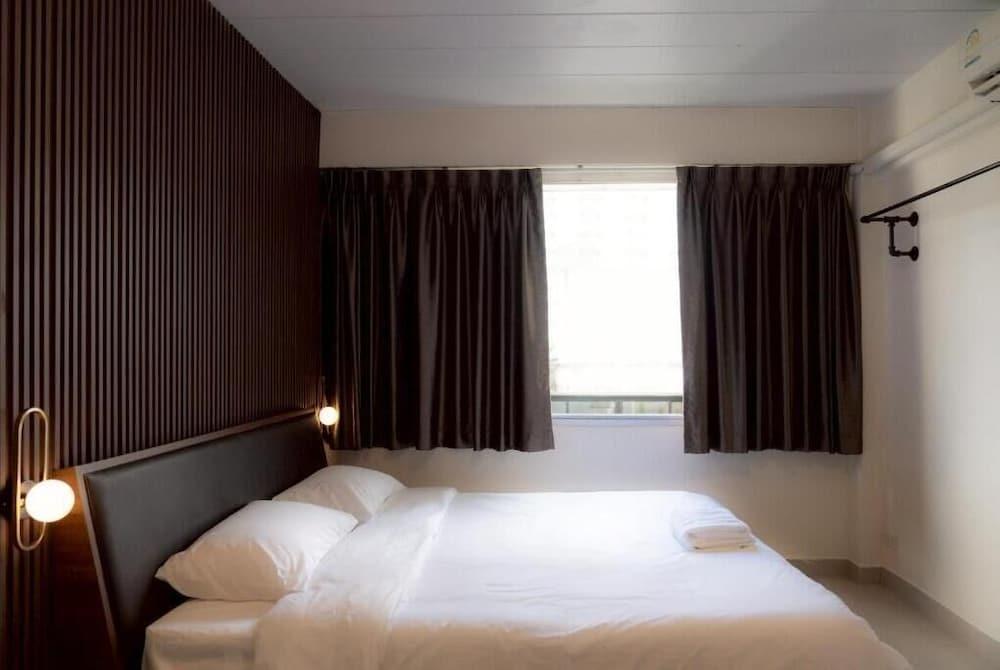 Monument Stay Room Type - Deluxe Studio, Balcony, City View