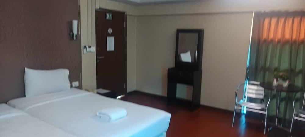 New VC Hotel Bangkok Room Type - Double or Twin Room, City View