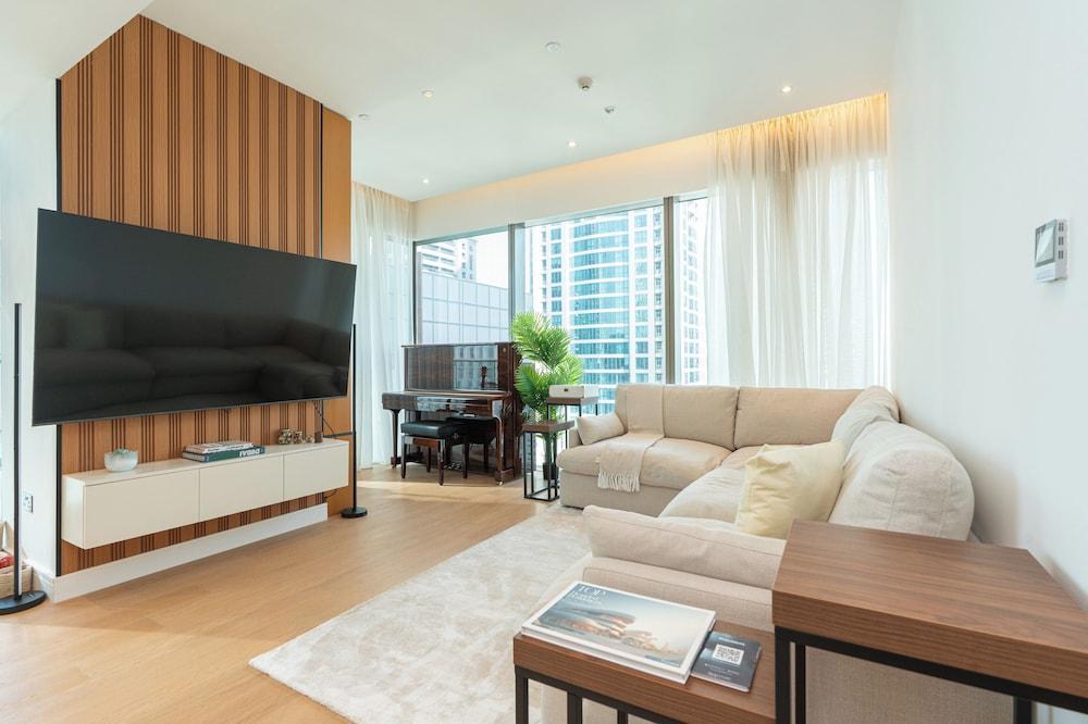 PVH - Marina Gate 2 - Sea View 2BR - Tap to explore photos