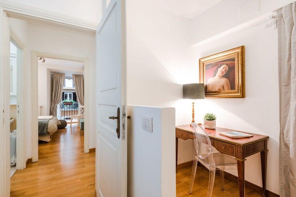 Modern Flat in Historic Rome Center - Tap to explore photos