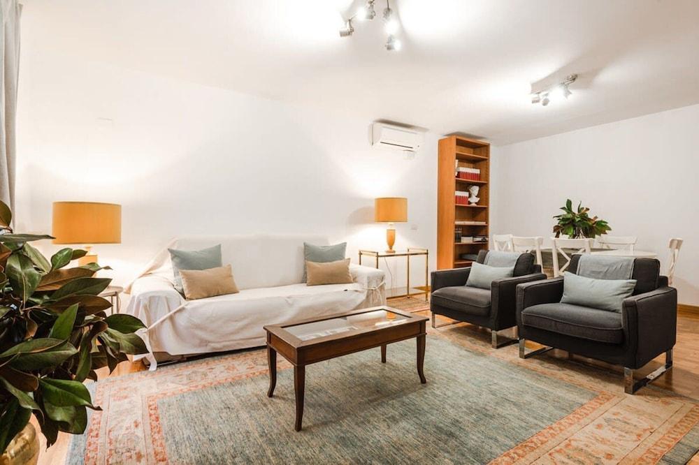 Modern Flat in Historic Rome Center - Tap to explore photos
