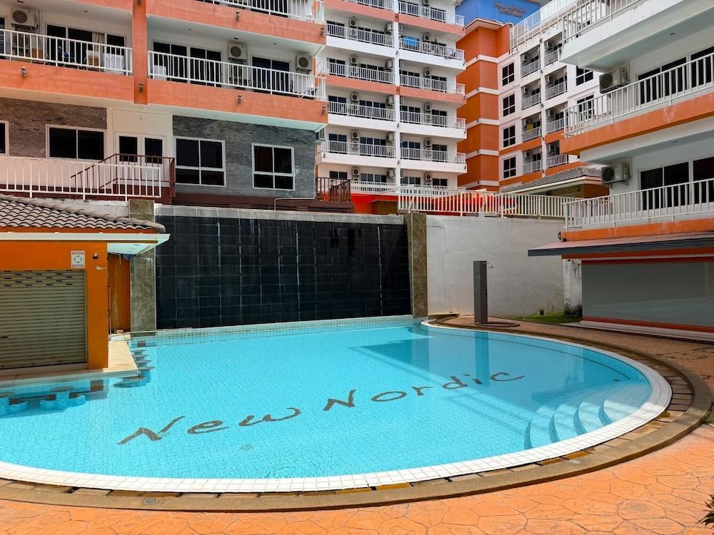 Modern Studio With Balcony and Pool - Pratumnak Hill