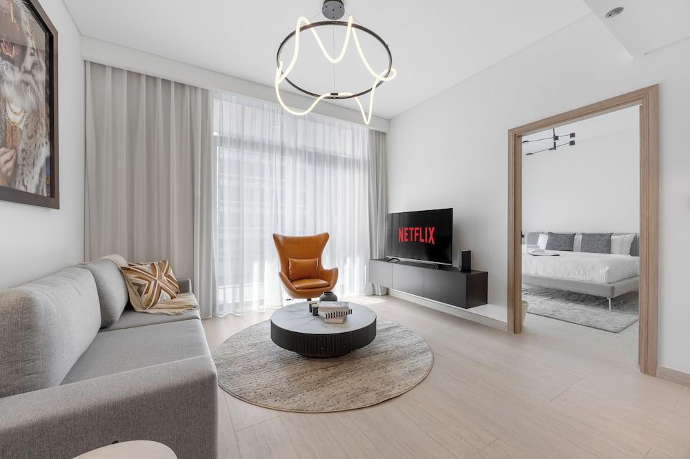 Modern Apartment with Rooftop Amenities - Tap to explore photos