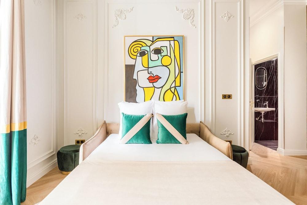 Merveil Luxury Suites - Opera - Volney I-II - Tap to explore photos