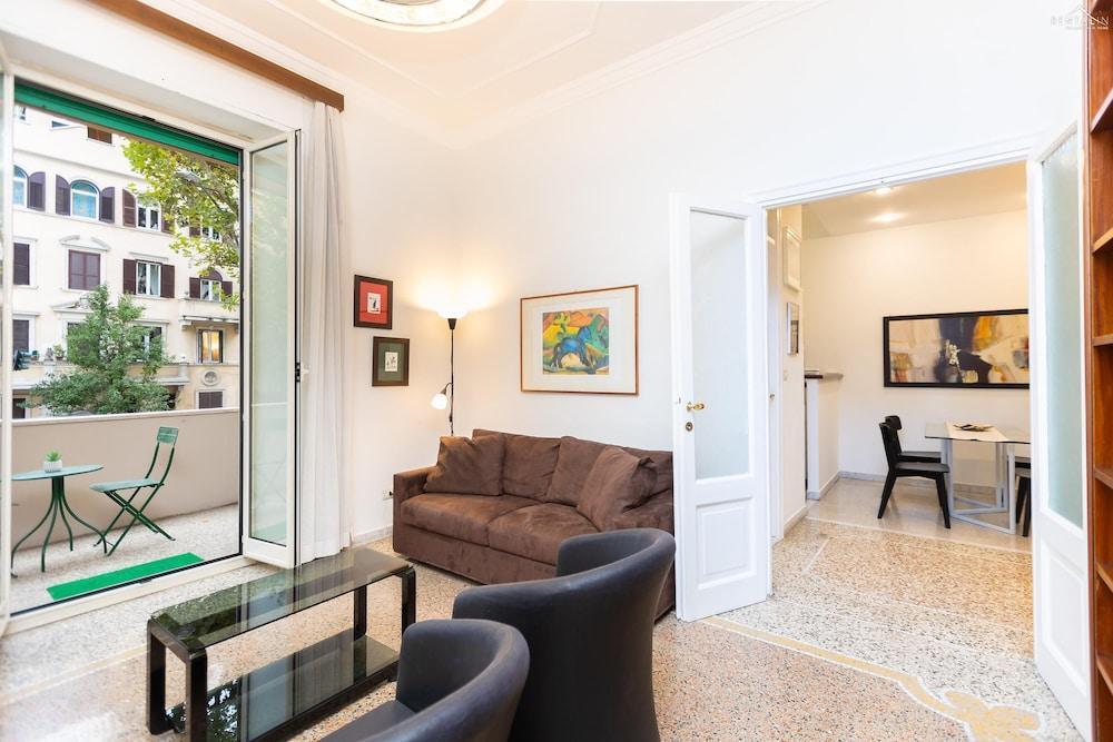 Rental in Rome Clodia 5 Apartment - Tap to explore photos