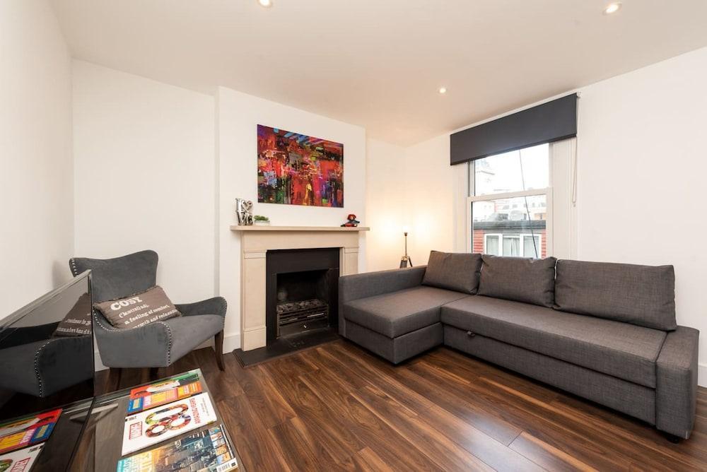 Stunning Hyde Park Apartment SS3