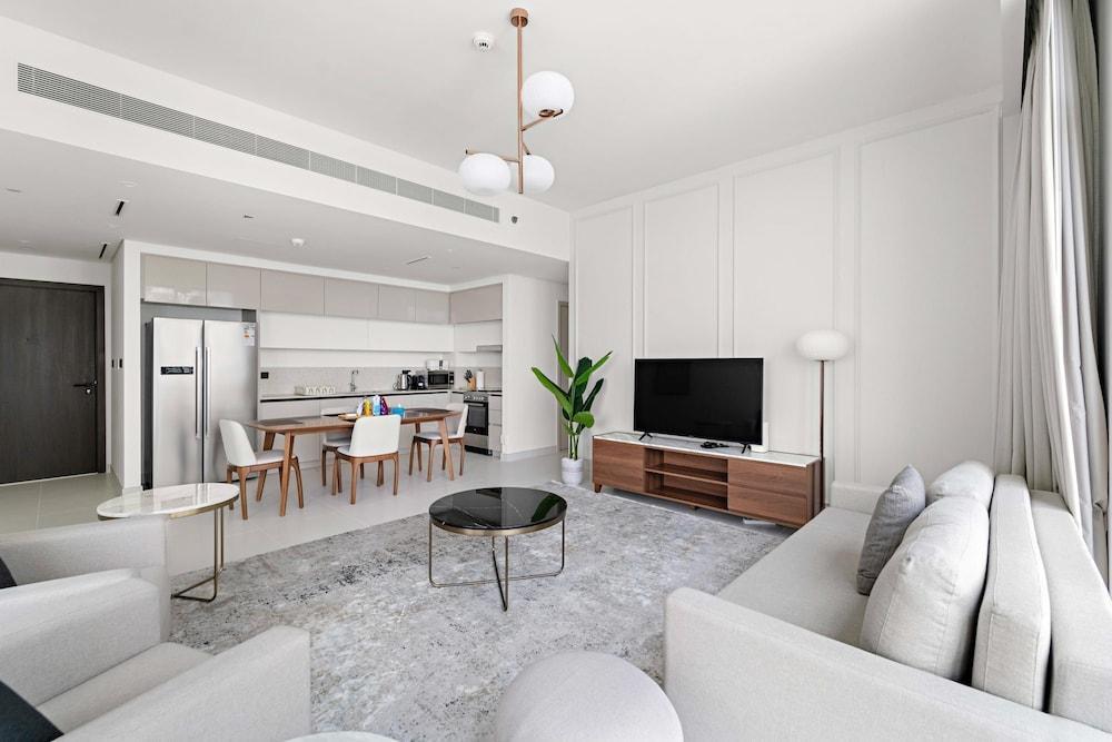 Silkhaus Spacious 2BR Marina Vista Tower Beach - Tap to explore photos