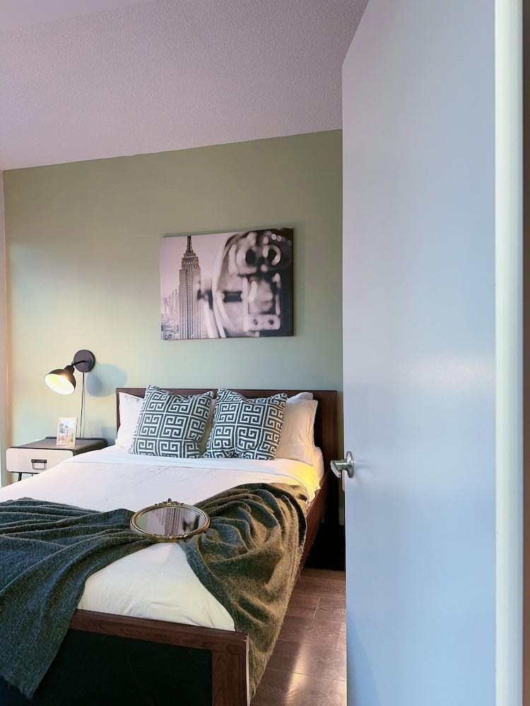 Maple Crown Suites - Free Parking