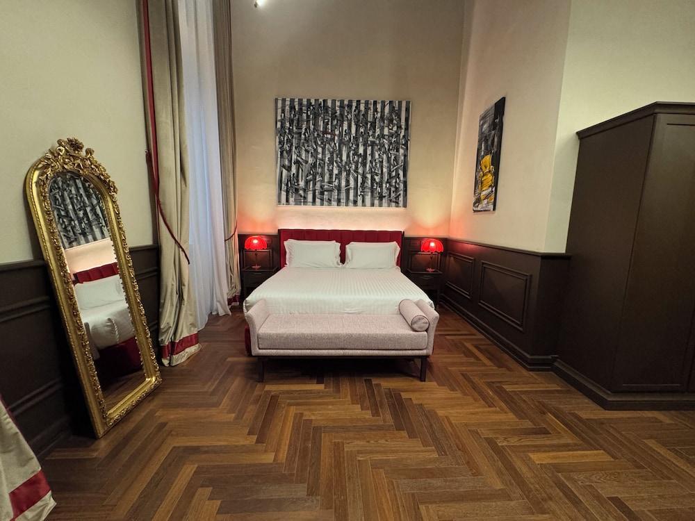 Palazzo Gambirasi Aparthotel Roma - Tap to explore photos