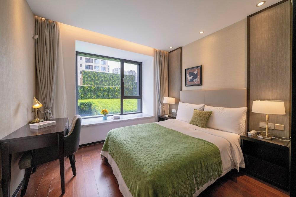 Tyms Gubei Apt 2BR Apt Near Takashimaya - Tap to explore photos