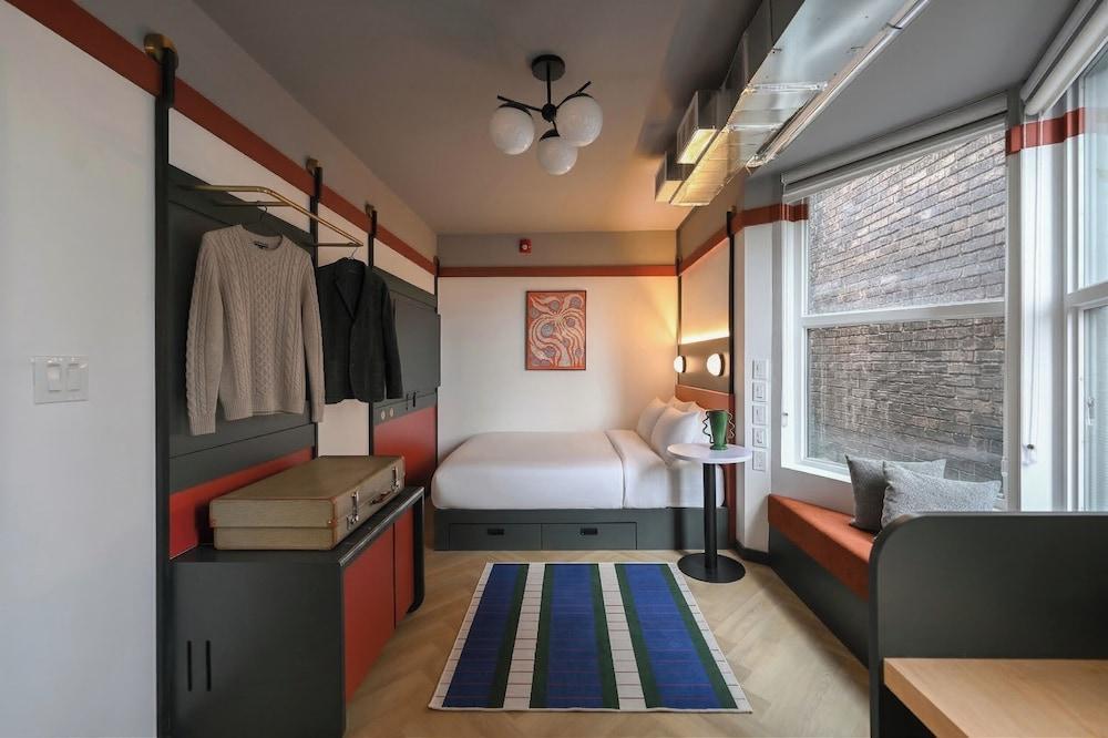 Nomas Hotel Room Type - Standard Studio Suite, 1 Queen Bed