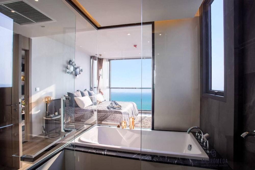 Luxury 2 Bed Room Sea View - Excellent Location - Tap to explore photos