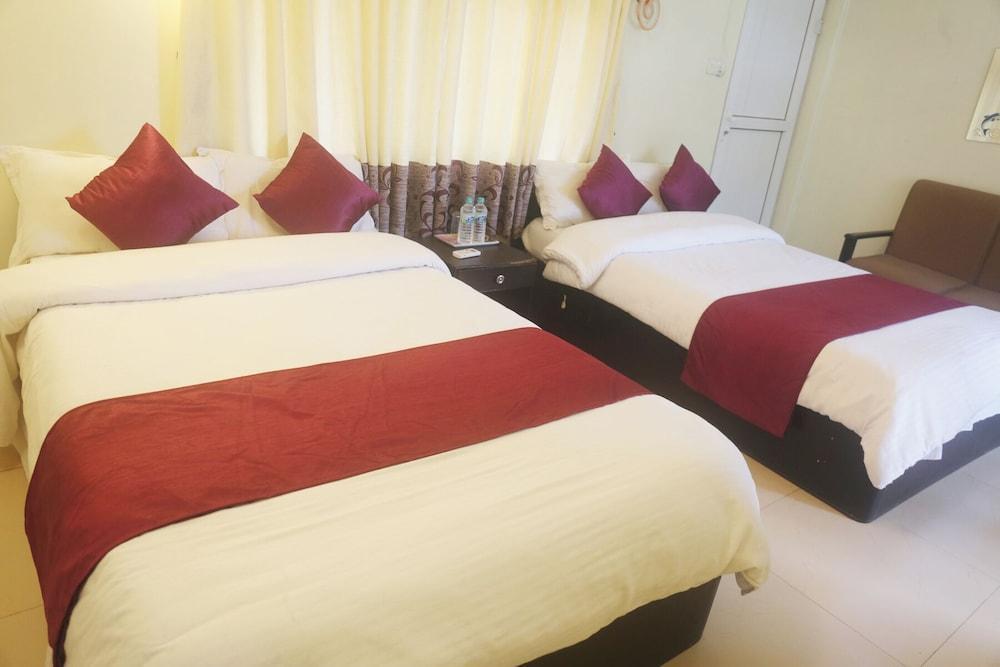 Hotel M&D Suites Room Type - Deluxe Twin Room